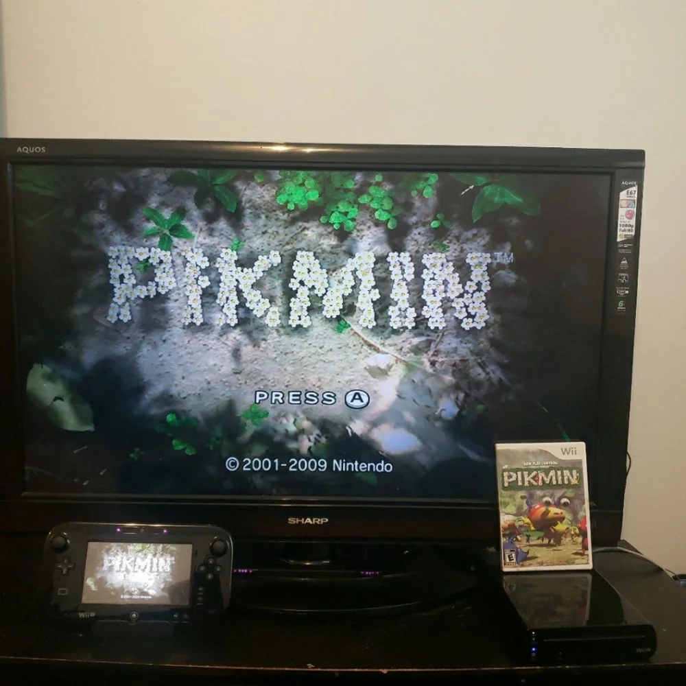 Nintendo Wii U 32GB in Black (PIKMIN!) BUNDLE